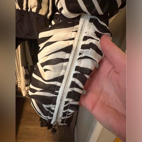 2/$40🖤 Host Pick 🖤 Striped Bodysuit - Picture 5 of 5